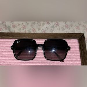 Auth Ray-Ban Sunglasses